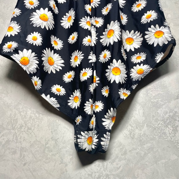 Emily B Daisy pattern one piece swimsuit - Picture 6 of 9